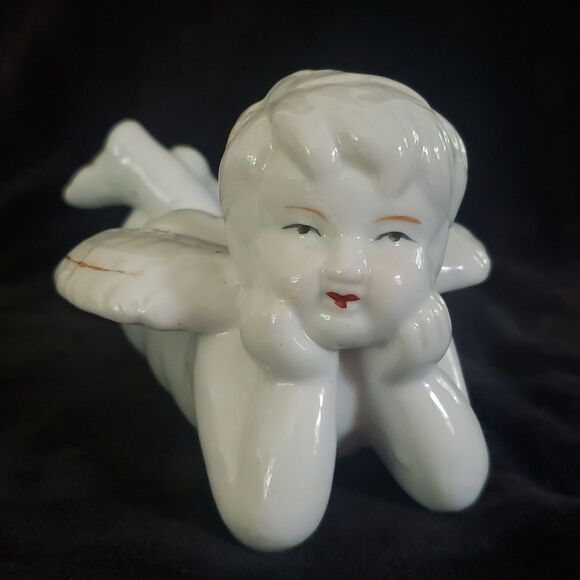 Adorable Vintage Porcelain Angel Lying on Stomach Leaning Chin on Hands 7.5" - Picture 2 of 9